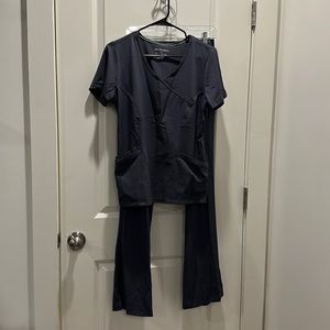 HH works size small scrub top and bottom